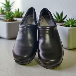 Dansko Professional Clog Womens 9.5- EU 40 Black  Leather Slip On Shoes